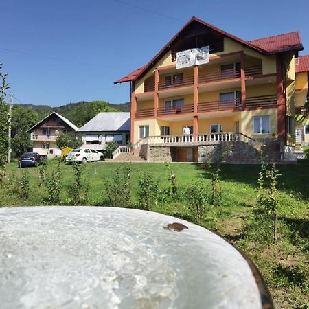 Hotel Casa Dobrin Arefu Exteriér fotografie